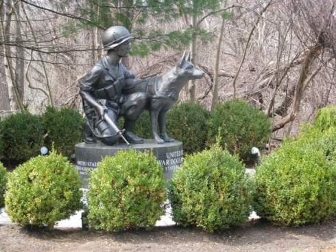 War dog memorial in Homedel.